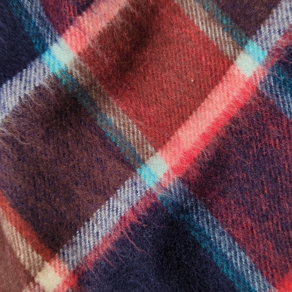 Unbranded Reversible Buffalo Plaid Blanket Scarf w/Fringe 42" x 42" - Picture 3 of 3